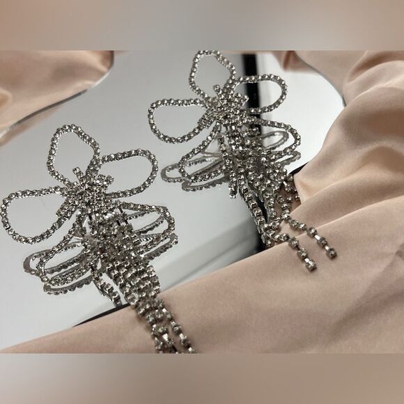 “Crystal Flower Tassel Earrings – Glamorous Statement Jewelry” - Picture 8 of 8